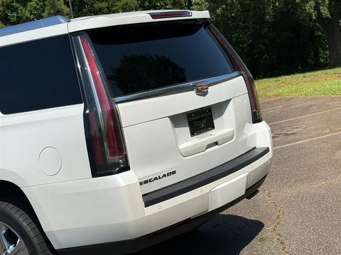 Used 2016 Cadillac Escalade Premium AWD/4WD image 22