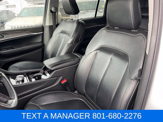 Used 2023 Jeep Grand Cherokee L Limited AWD/4WD image 16