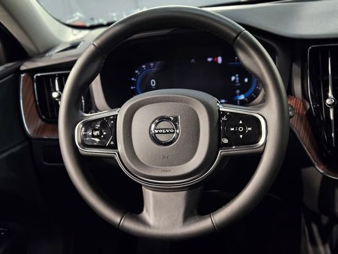Used 2024 Volvo XC60 B5 Plus image 26