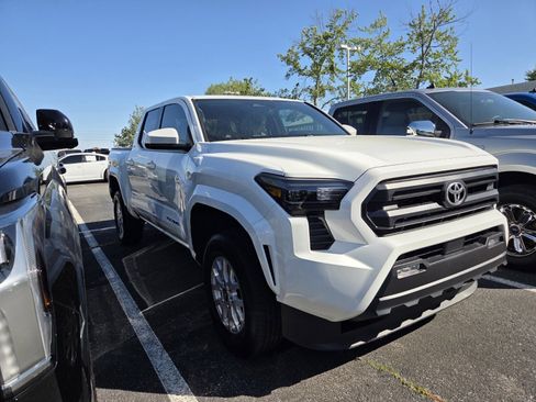 Certified 2025 Toyota Tacoma SR5 RWD image 3