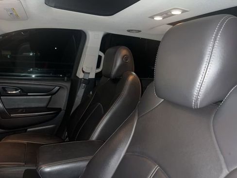 Used 2017 Chevrolet Traverse LT image 11
