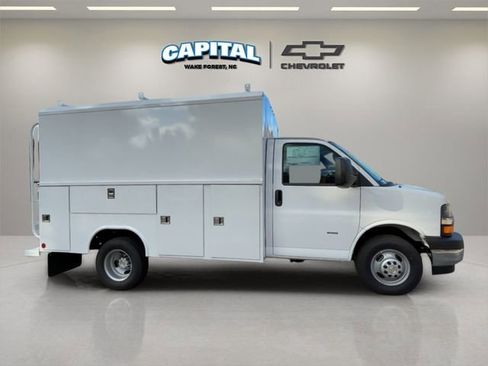New 2025 Chevrolet Express 3500 w/ Power Convenience Package image 6