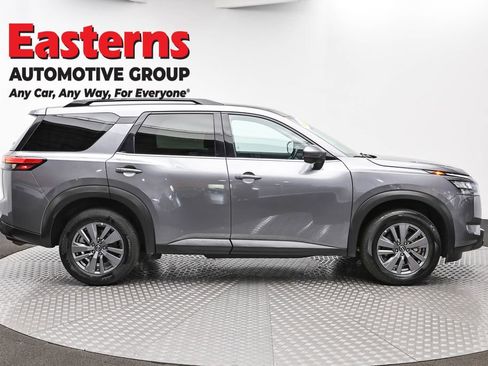 Used 2024 Nissan Pathfinder SV AWD/4WD image 4