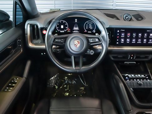 Used 2024 Porsche Cayenne Coupe AWD/4WD image 13