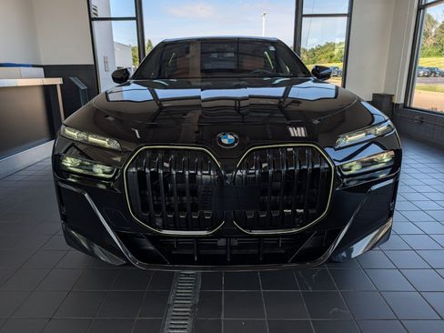 Certified 2024 BMW 760i xDrive w/ Executive Package AWD/4WD image 8