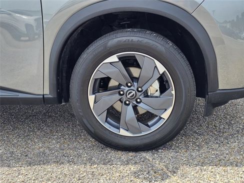 Used 2026 Nissan Rogue SV FWD image 6