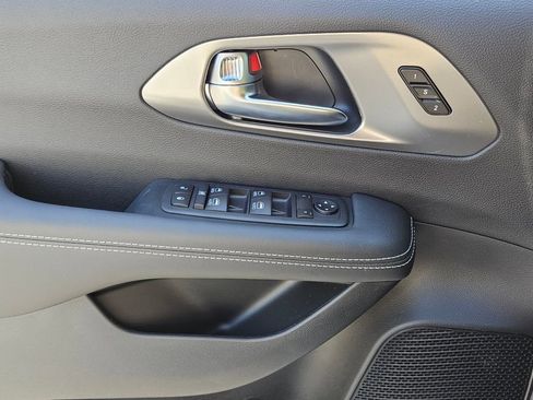 New 2026 Chrysler Pacifica Select image 28
