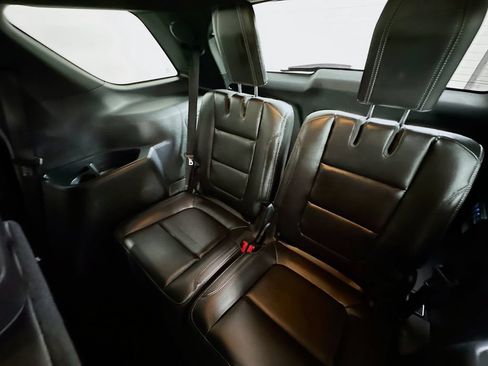 Used 2018 Ford Explorer Limited FWD image 4