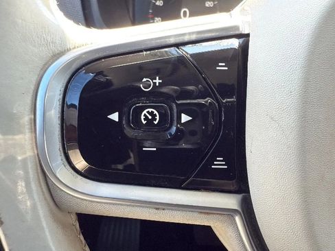 Used 2016 Volvo XC90 T6 Momentum w/ Momentum Plus Package image 12