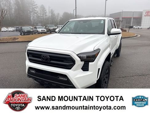 Used 2025 Toyota Tacoma SR5 image 7
