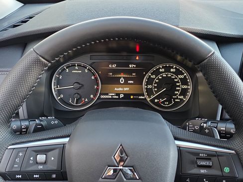 New 2026 Mitsubishi Outlander SE image 16