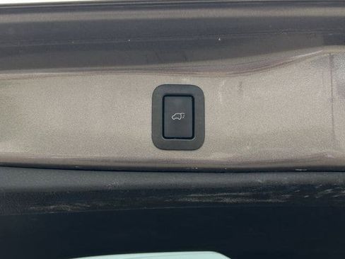 Used 2019 Toyota Highlander XLE image 32