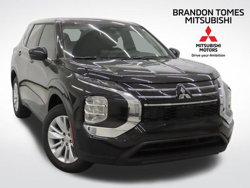 New 2026 Mitsubishi Outlander ES image 1
