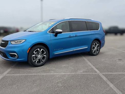 New 2026 Chrysler Pacifica Pinnacle w/ Trailer Tow Group image 1