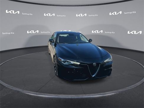 Used 2017 Alfa Romeo Giulia Ti w/ TI 19" Sport Package image 3