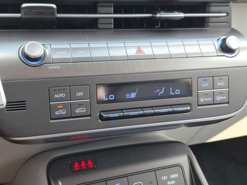 Used 2024 Hyundai Kona SEL w/ Convenience Package AWD/4WD image 17