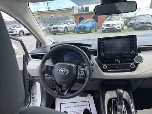 Used 2020 Toyota Corolla LE image 40