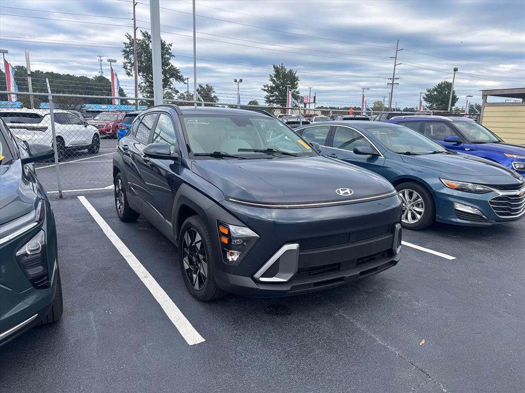 Used 2025 Hyundai Kona SEL FWD image 1