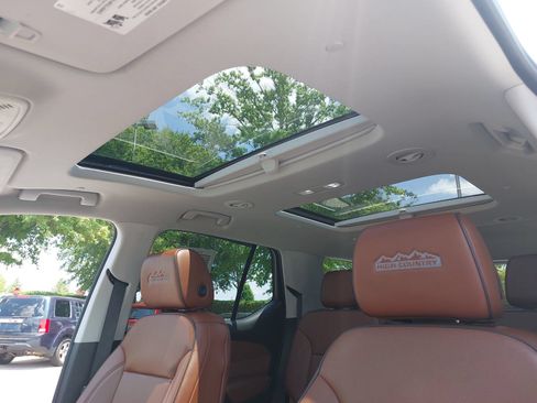 Used 2018 Chevrolet Traverse High Country AWD/4WD image 32