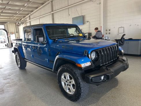Used 2021 Jeep Gladiator Willys image 2