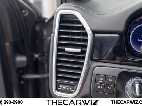 Used 2023 Porsche Cayenne Turbo AWD/4WD image 41