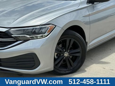 Used 2024 Volkswagen Jetta SE w/ Panoramic Sunroof Package FWD image 5
