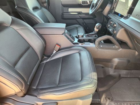 Used 2025 Ford Bronco Badlands AWD/4WD image 14