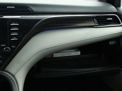 Used 2020 Toyota Camry XLE image 21