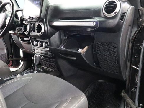 Used 2017 Jeep Wrangler Unlimited Sahara w/ Connectivity Group AWD/4WD image 52