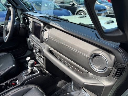 Used 2023 Jeep Wrangler Unlimited Sahara AWD/4WD image 31