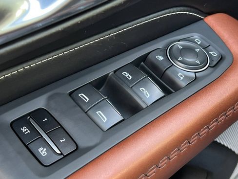 Used 2023 GMC Yukon Denali Ultimate AWD/4WD image 13