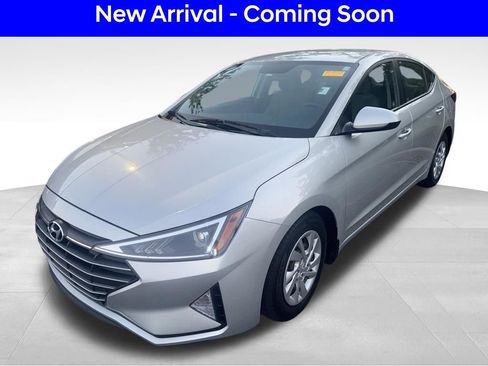 Used 2019 Hyundai Elantra SE image 2