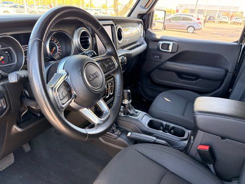 Used 2022 Jeep Wrangler Unlimited Sahara AWD/4WD image 18