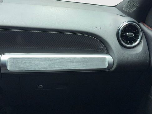 Used 2020 Mercedes-Benz GLB 250 w/ AMG Line image 18