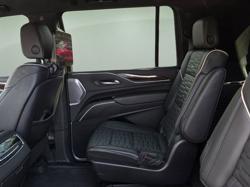 Certified 2022 Cadillac Escalade ESV Sport Platinum image 18