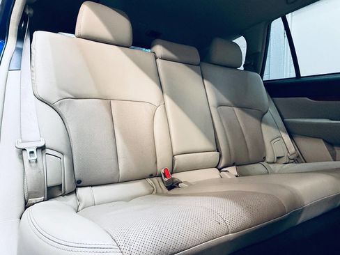 Used 2011 Subaru Outback 2.5i Limited image 4