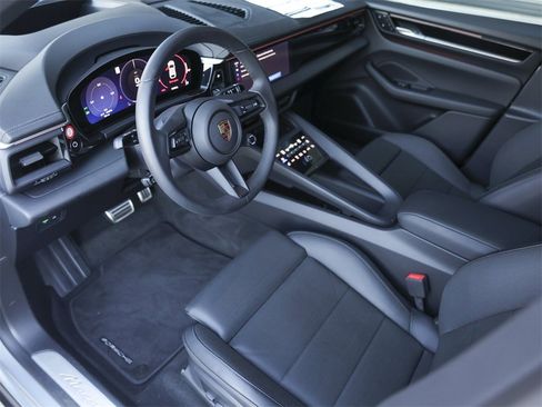 New 2025 Porsche Macan 4S Electric image 4
