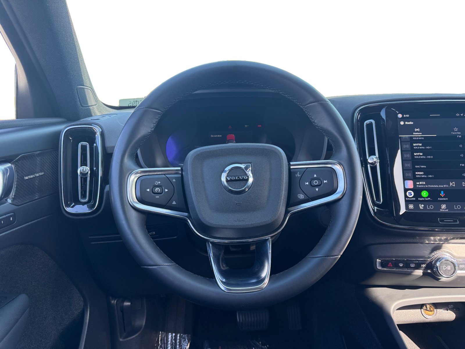Used 2023 Volvo XC40 Recharge Ultimate w/ Protection Package Premier AWD/4WD image 12