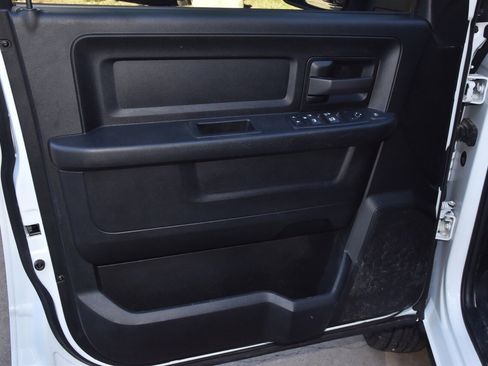 Used 2024 RAM 3500 Tradesman w/ Chrome Appearance Group image 32