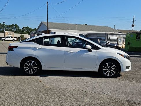 Used 2025 Nissan Versa SV FWD image 8