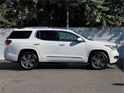 Used 2018 GMC Acadia Denali w/ Technology Package AWD/4WD image 9