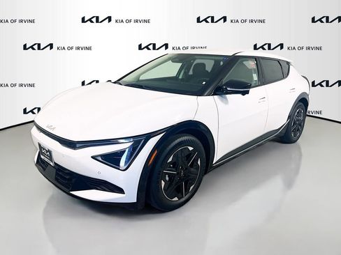 New 2026 Kia EV6 Wind RWD image 3