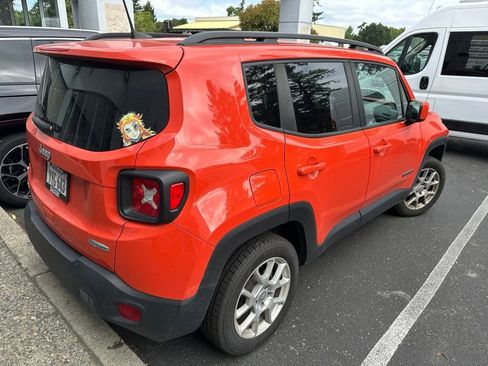 Used 2021 Jeep Renegade Latitude AWD/4WD image 3
