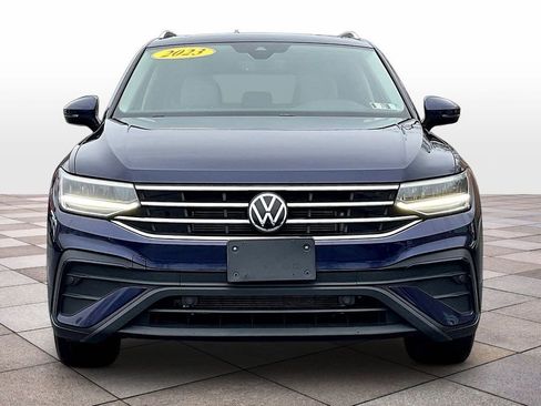 Used 2023 Volkswagen Tiguan SE w/ Panoramic Sunroof Package AWD/4WD image 3