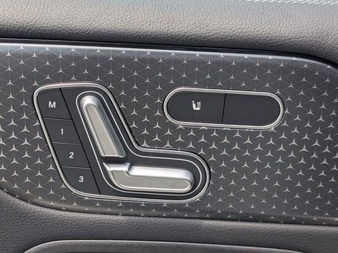 New 2025 Mercedes-Benz GLB 250 image 21