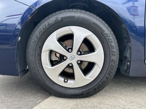 Used 2012 Toyota Prius Two FWD image 27