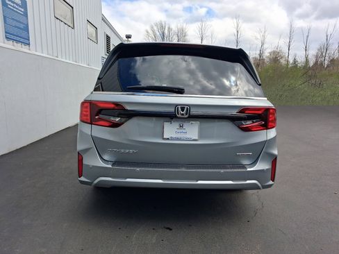 Used 2025 Honda Odyssey Touring image 11