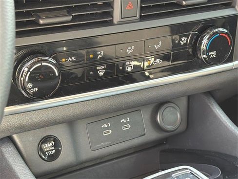 Used 2024 Nissan Rogue S image 25