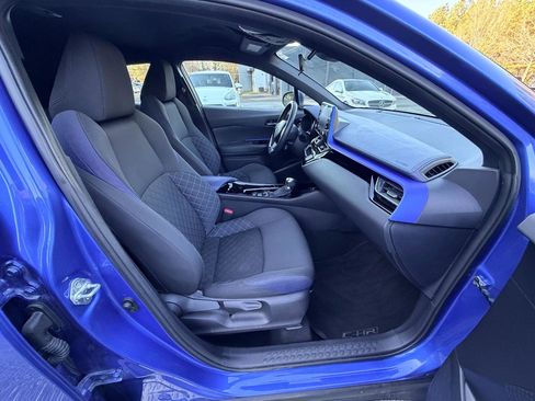 Used 2022 Toyota C-HR XLE FWD image 16