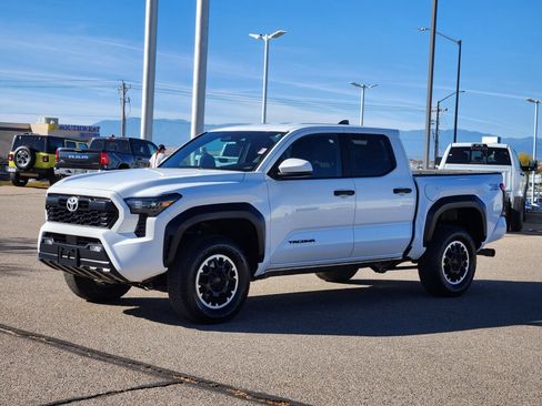 Used 2024 Toyota Tacoma TRD Sport image 5